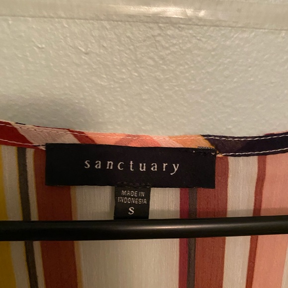 Cute flowy sanctuary top - Picture 2 of 2